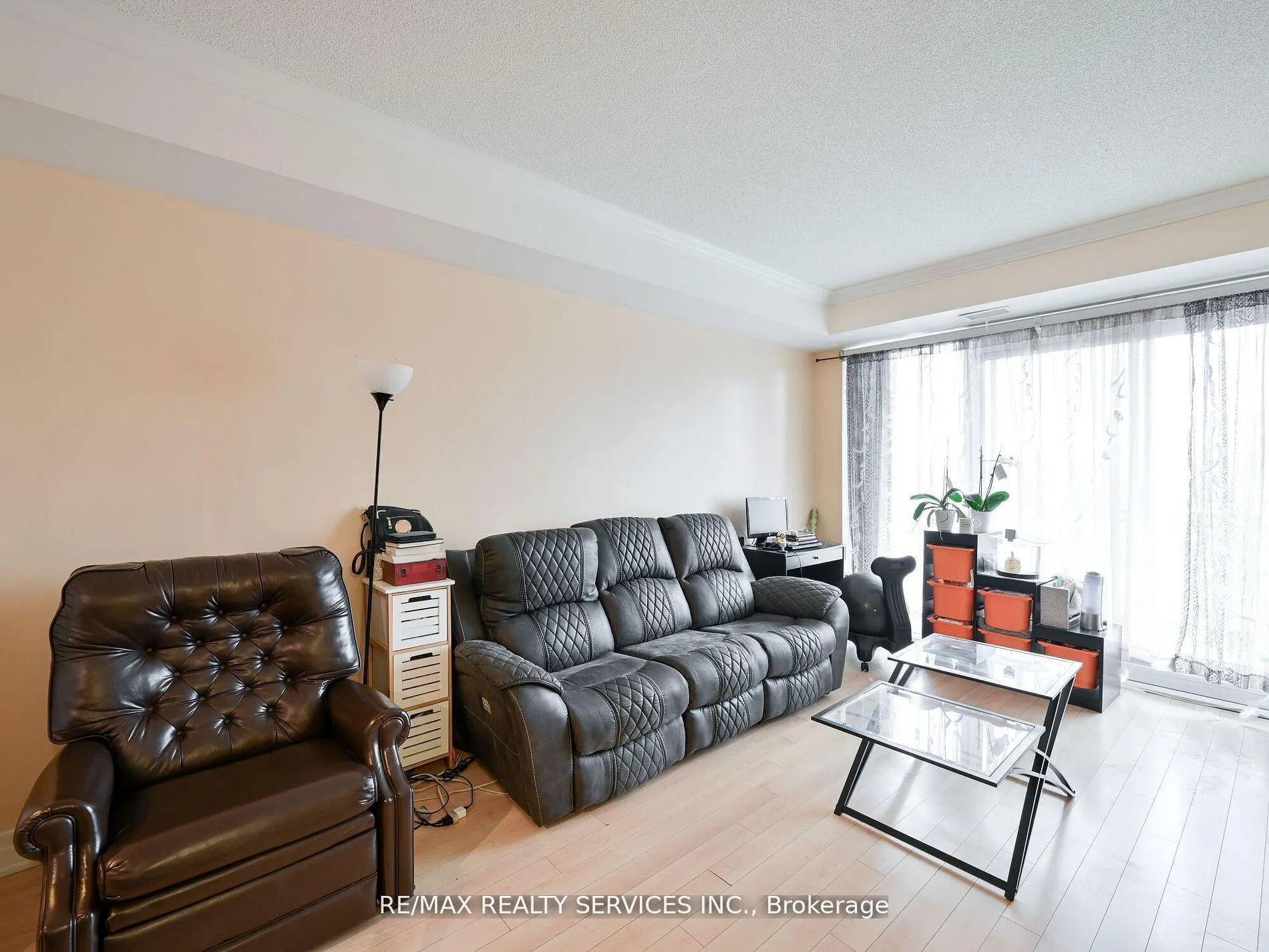 Photo 10 of Unit 405, 100 John Street, Brampton, Downtown Brampton — HOMEH
