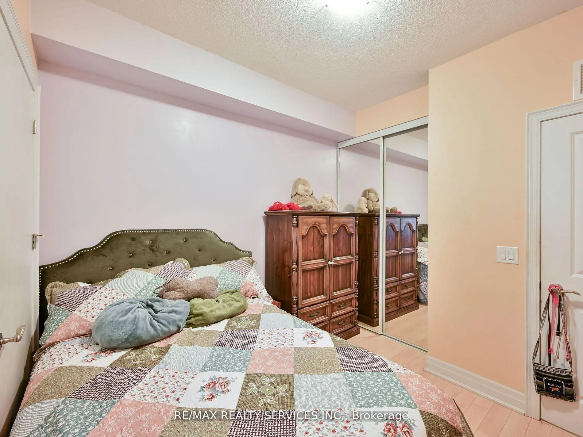 Photo 12 of Unit 405, 100 John Street, Brampton, Downtown Brampton — HOMEH