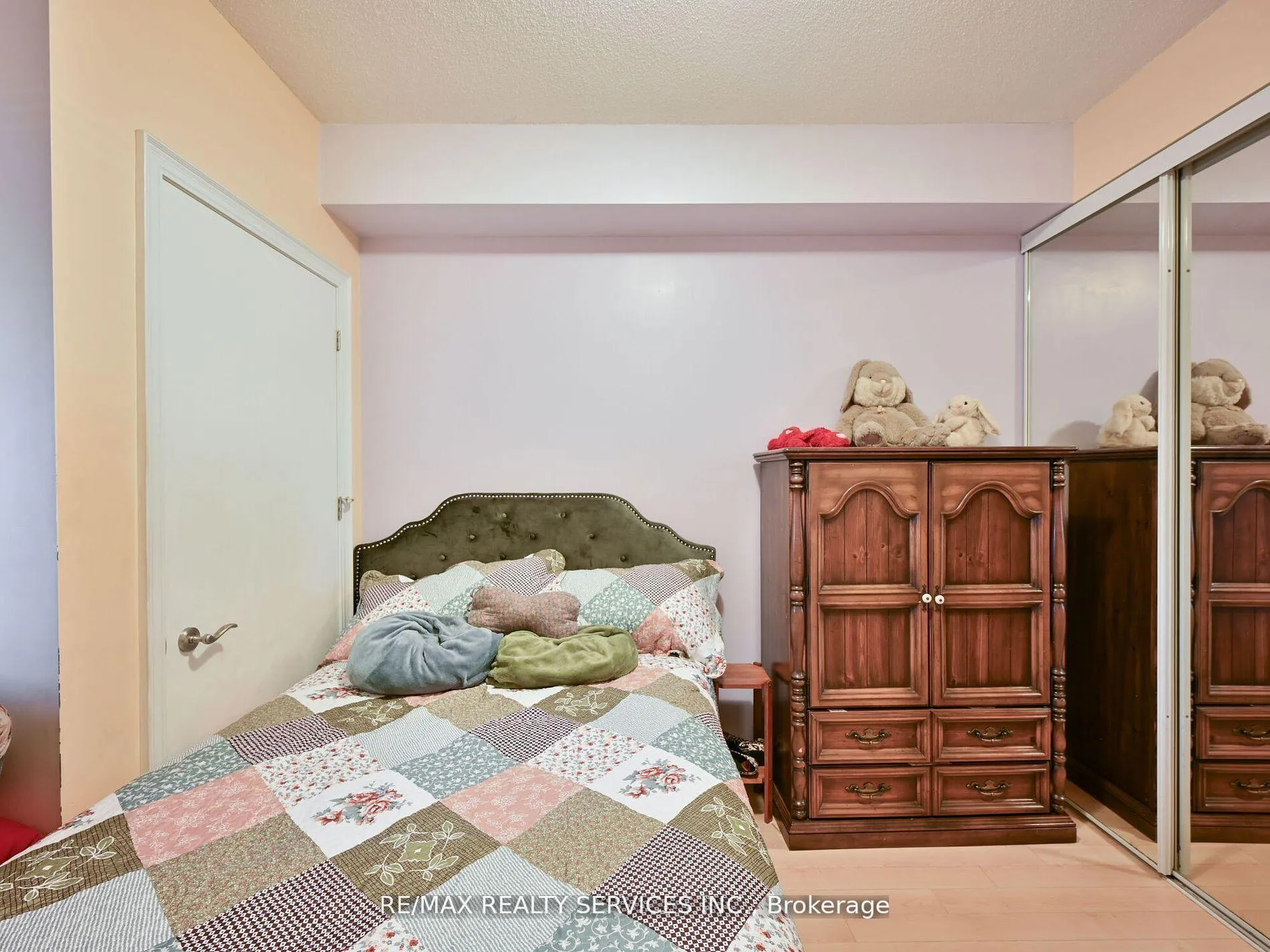 Photo 13 of Unit 405, 100 John Street, Brampton, Downtown Brampton — HOMEH