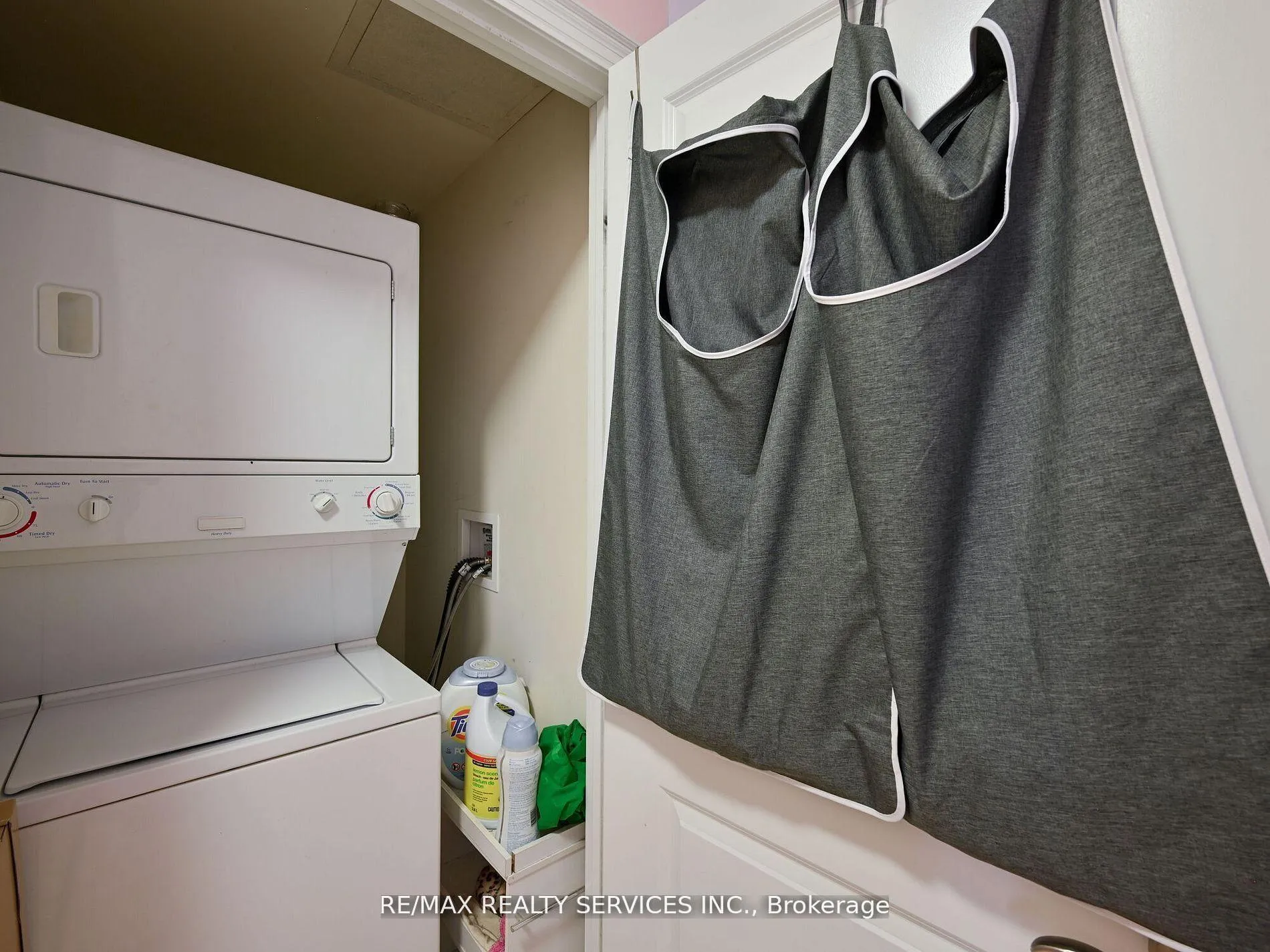 Photo 16 of Unit 405, 100 John Street, Brampton, Downtown Brampton — HOMEH