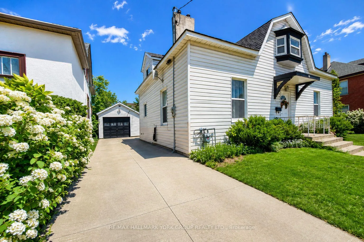 Photo 2 of 79 Toronto Street, Barrie, City Centre — HOMEH