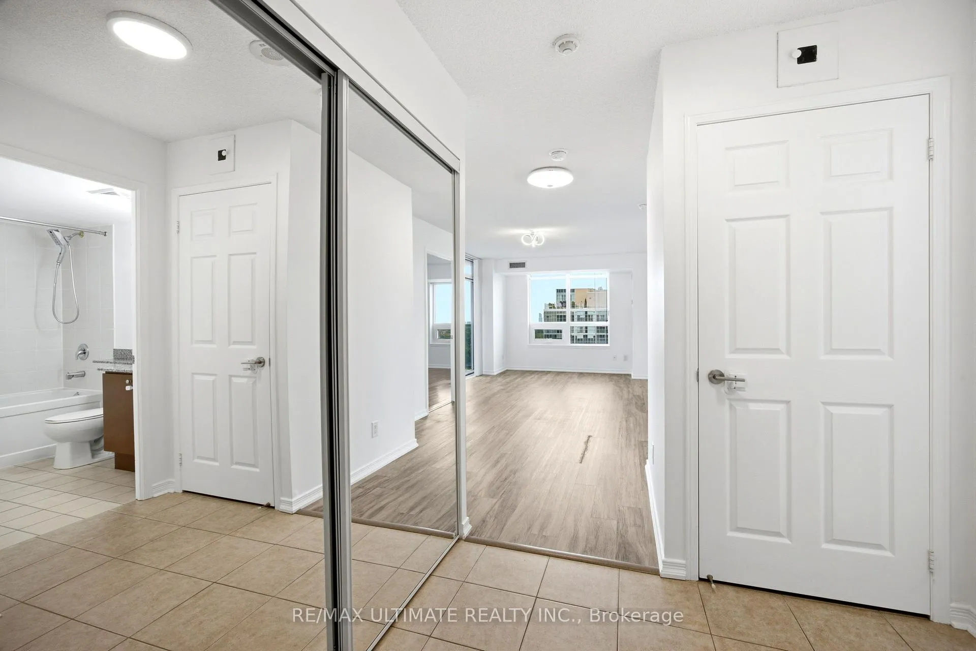 Photo 4 of Unit 1603, 3 Michael Power Place, Etobicoke, Islington-City Centre West — HOMEH