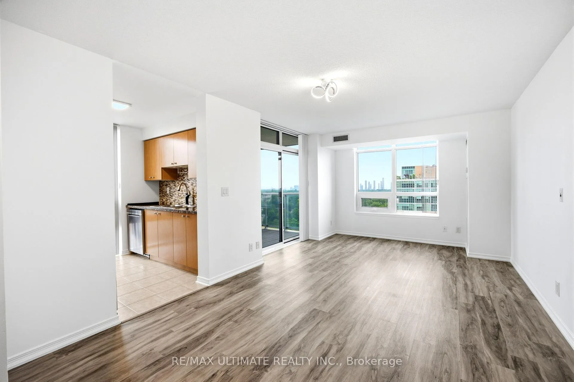 Photo 6 of Unit 1603, 3 Michael Power Place, Etobicoke, Islington-City Centre West — HOMEH