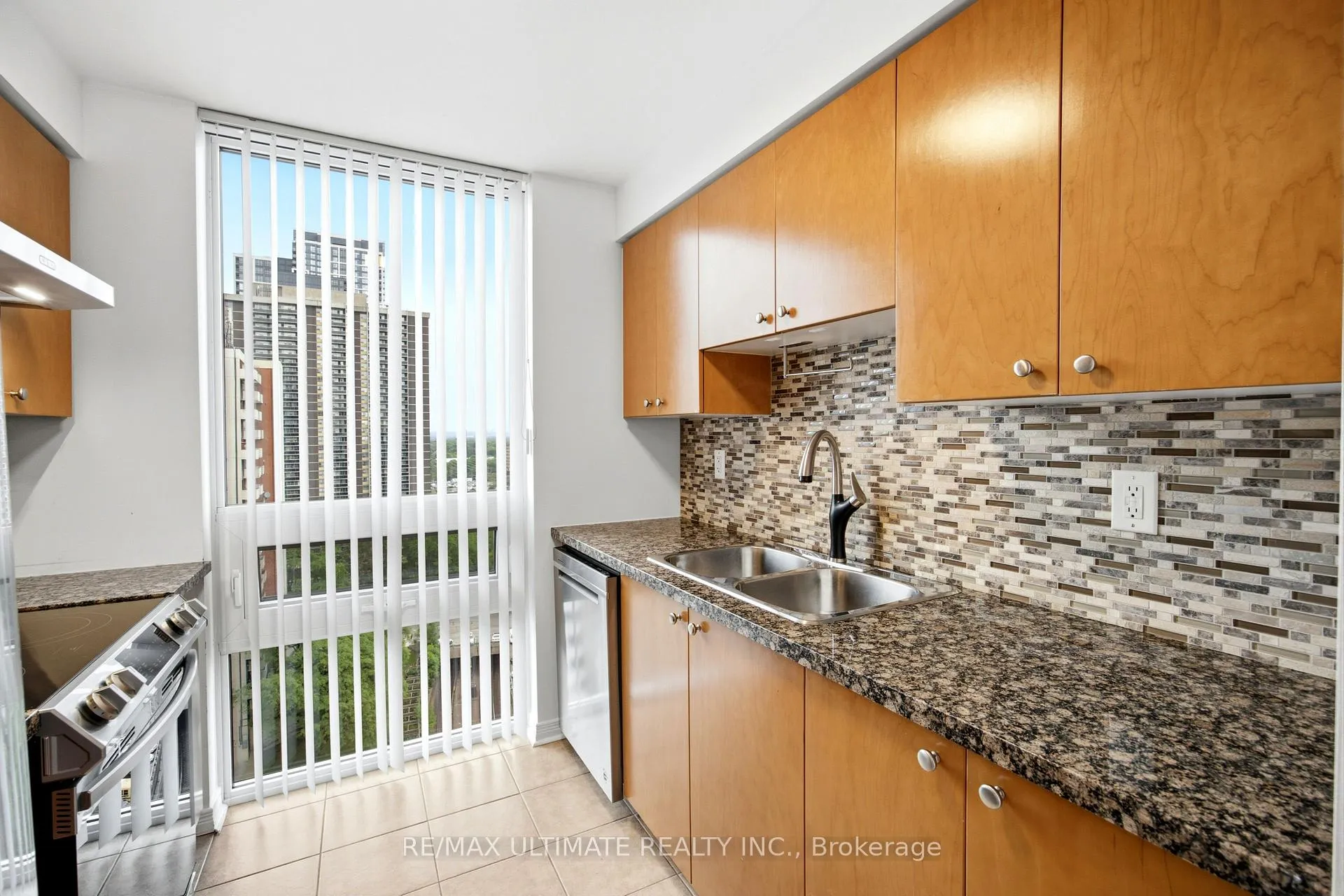 Photo 10 of Unit 1603, 3 Michael Power Place, Etobicoke, Islington-City Centre West — HOMEH