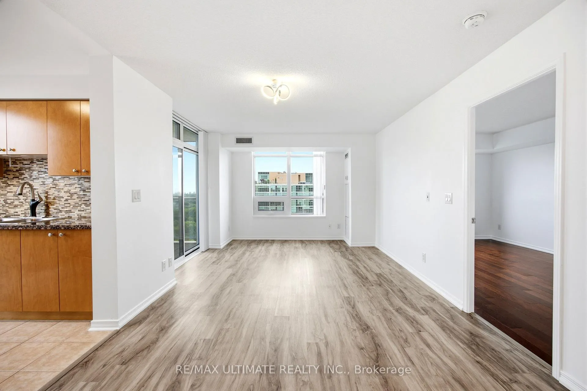 Photo 11 of Unit 1603, 3 Michael Power Place, Etobicoke, Islington-City Centre West — HOMEH