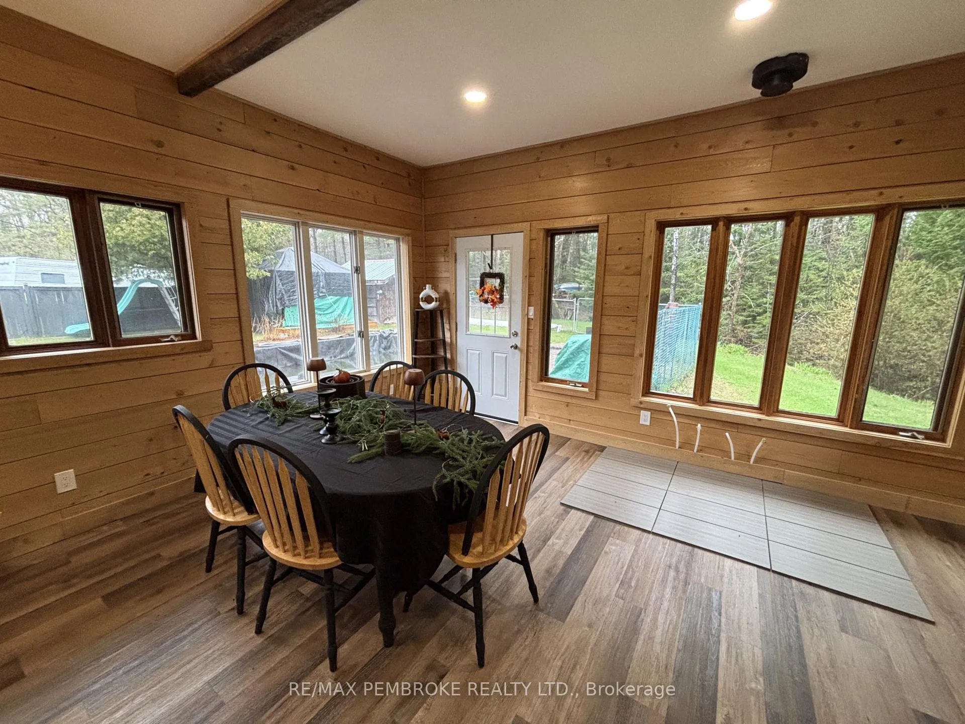 Photo 8 of 32750 Highway 17, Deep River — HOMEH