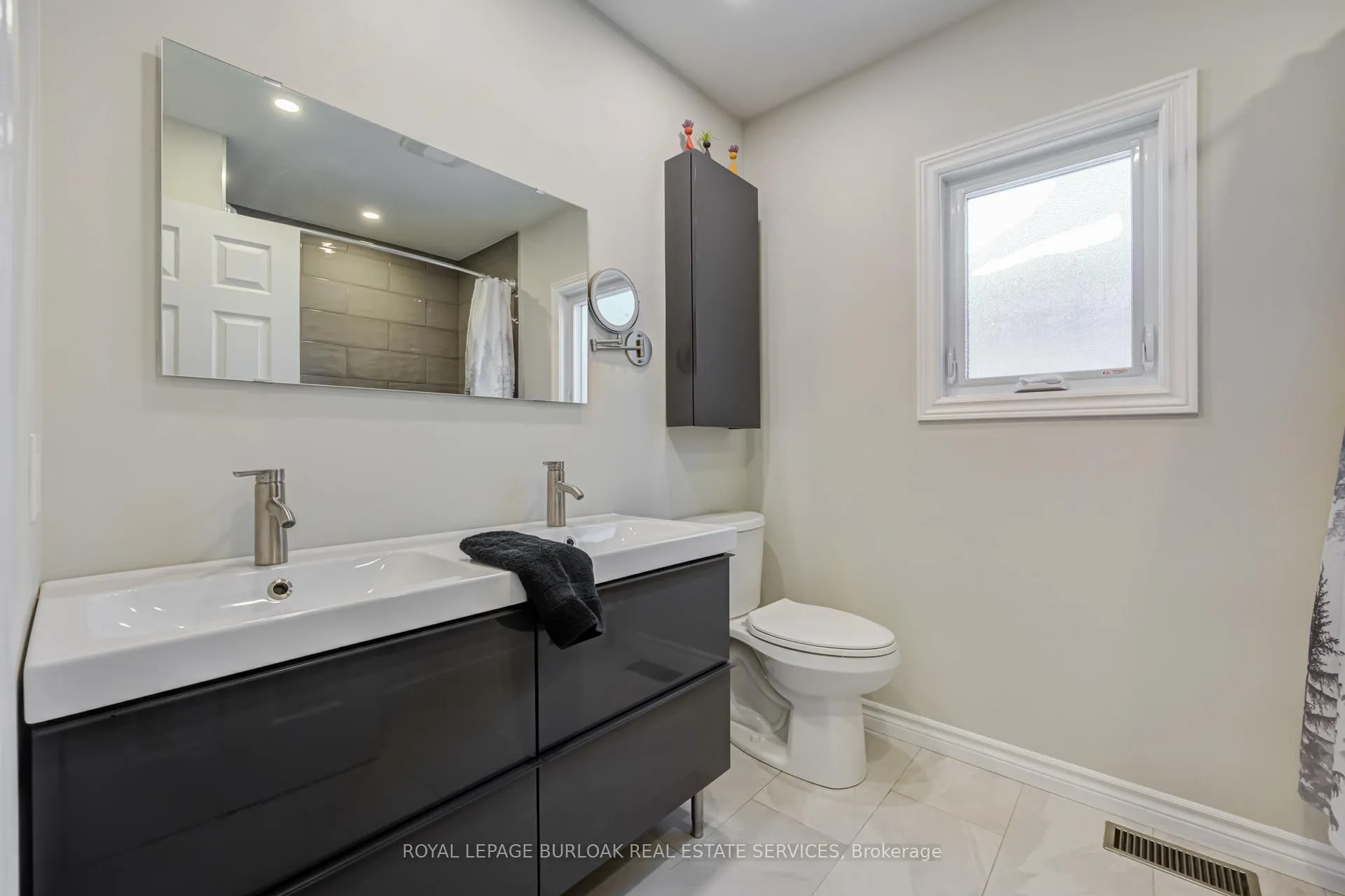 Photo 17 of 2348 Malcolm Crescent, Burlington, Brant Hills — HOMEH