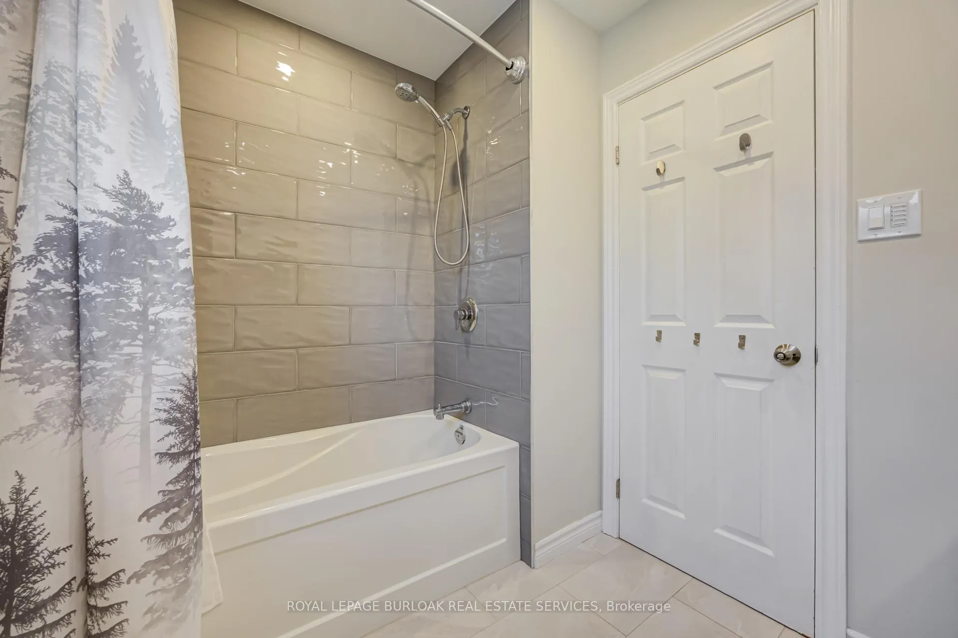 Photo 18 of 2348 Malcolm Crescent, Burlington, Brant Hills — HOMEH