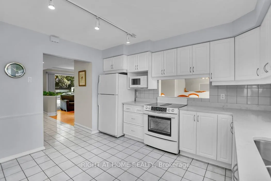 Photo 8 of 2159 Monson Crescent, Ottawa, Beacon Hill North — HOMEH