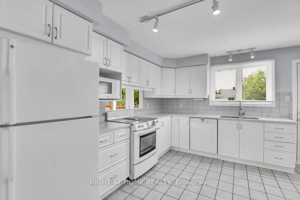 Photo 9 of 2159 Monson Crescent, Ottawa, Beacon Hill North — HOMEH