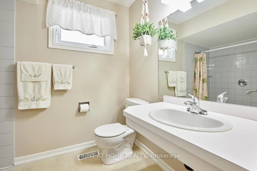 Photo 14 of 2159 Monson Crescent, Ottawa, Beacon Hill North — HOMEH