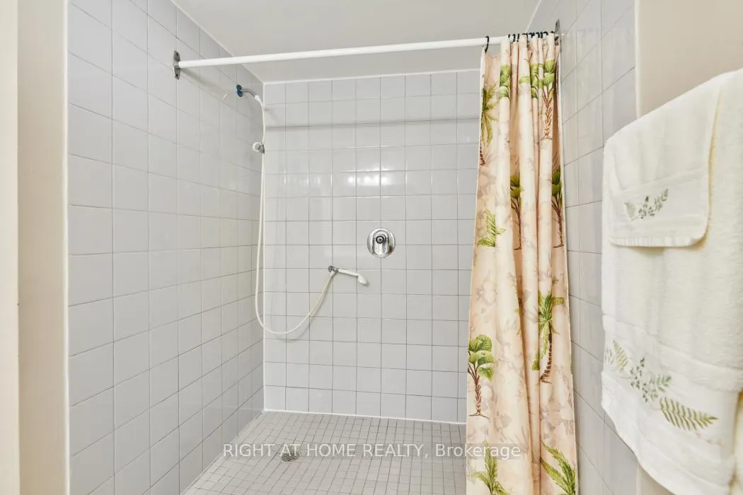 Photo 15 of 2159 Monson Crescent, Ottawa, Beacon Hill North — HOMEH