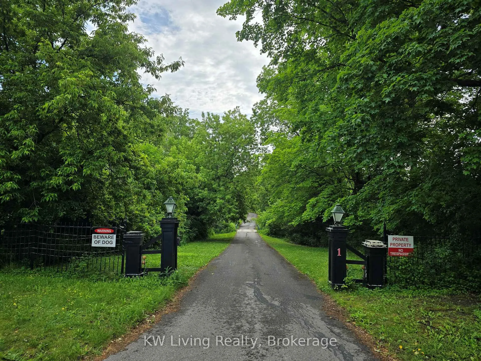 Photo 2 of 1 Campbell Court, Markham, Village Green-South Unionville — HOMEH