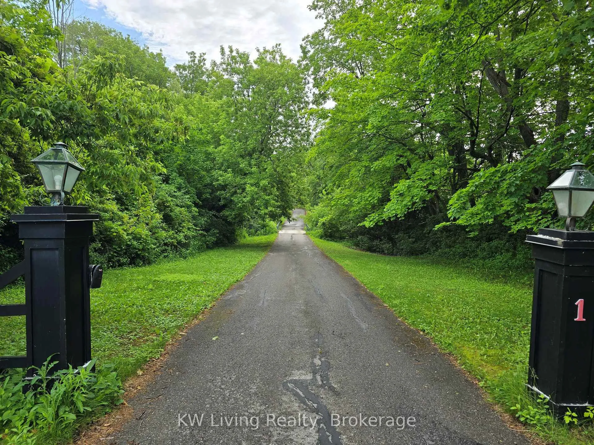 Photo 4 of 1 Campbell Court, Markham, Village Green-South Unionville — HOMEH
