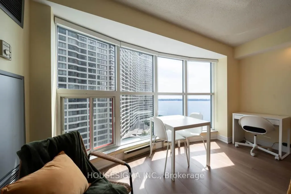 Photo 2 of Unit 2003, 77 Harbour Square, Toronto, Waterfront Communities — HOMEH