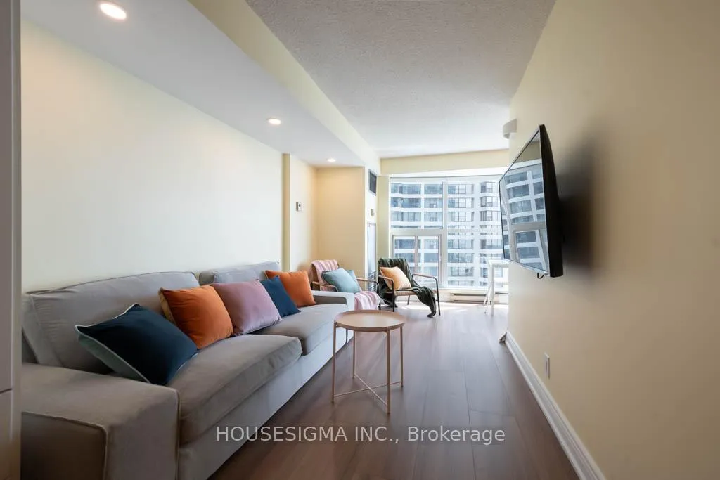 Photo 3 of Unit 2003, 77 Harbour Square, Toronto, Waterfront Communities — HOMEH