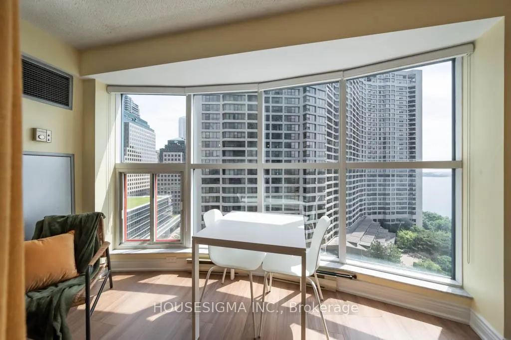 Photo 4 of Unit 2003, 77 Harbour Square, Toronto, Waterfront Communities — HOMEH
