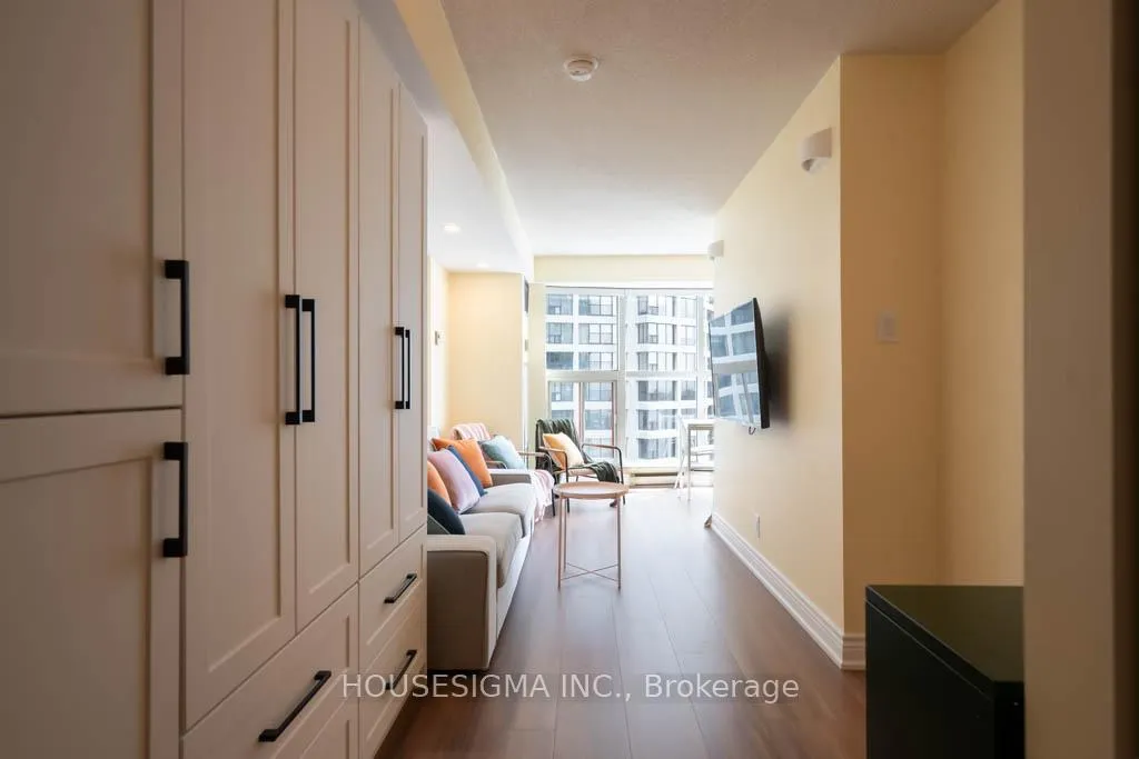 Photo 5 of Unit 2003, 77 Harbour Square, Toronto, Waterfront Communities — HOMEH