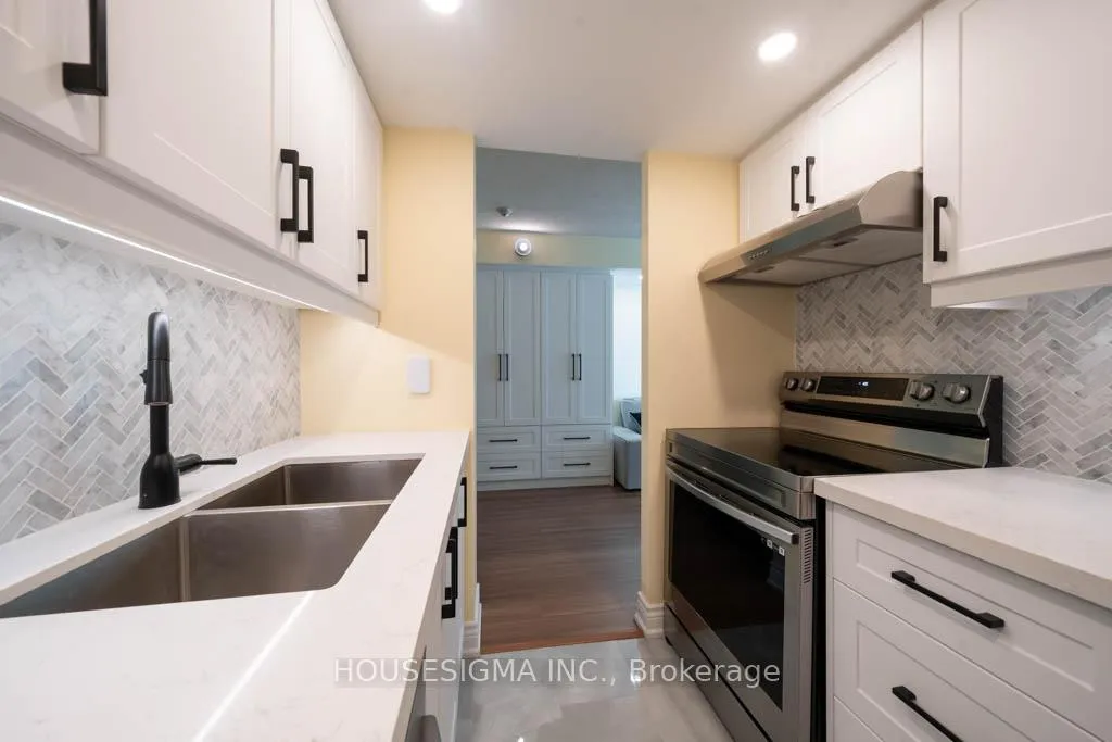 Photo 7 of Unit 2003, 77 Harbour Square, Toronto, Waterfront Communities — HOMEH