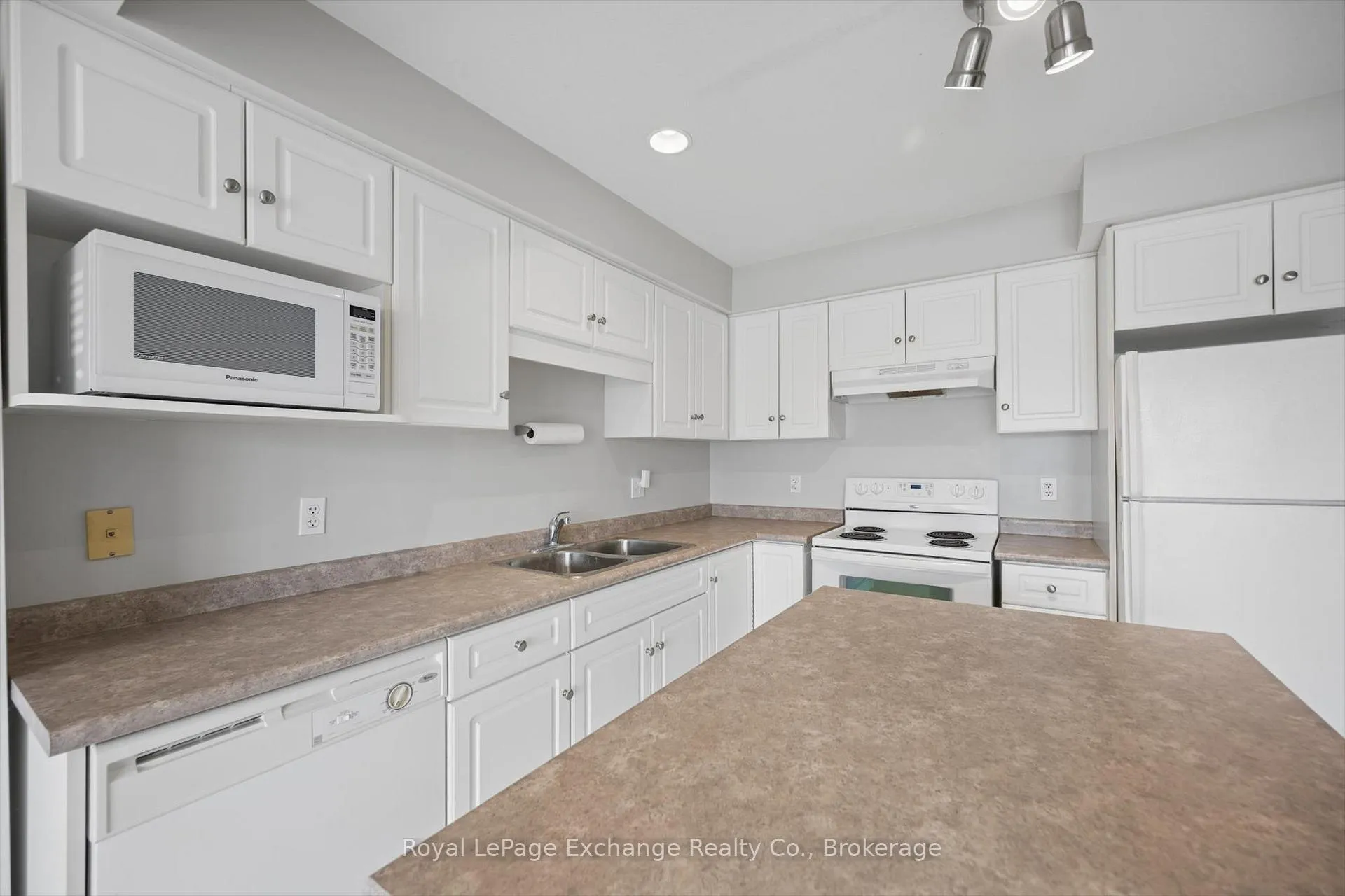 Photo 12 of 64 Hasler Crescent, Guelph, Pineridge/Westminster Woods — HOMEH