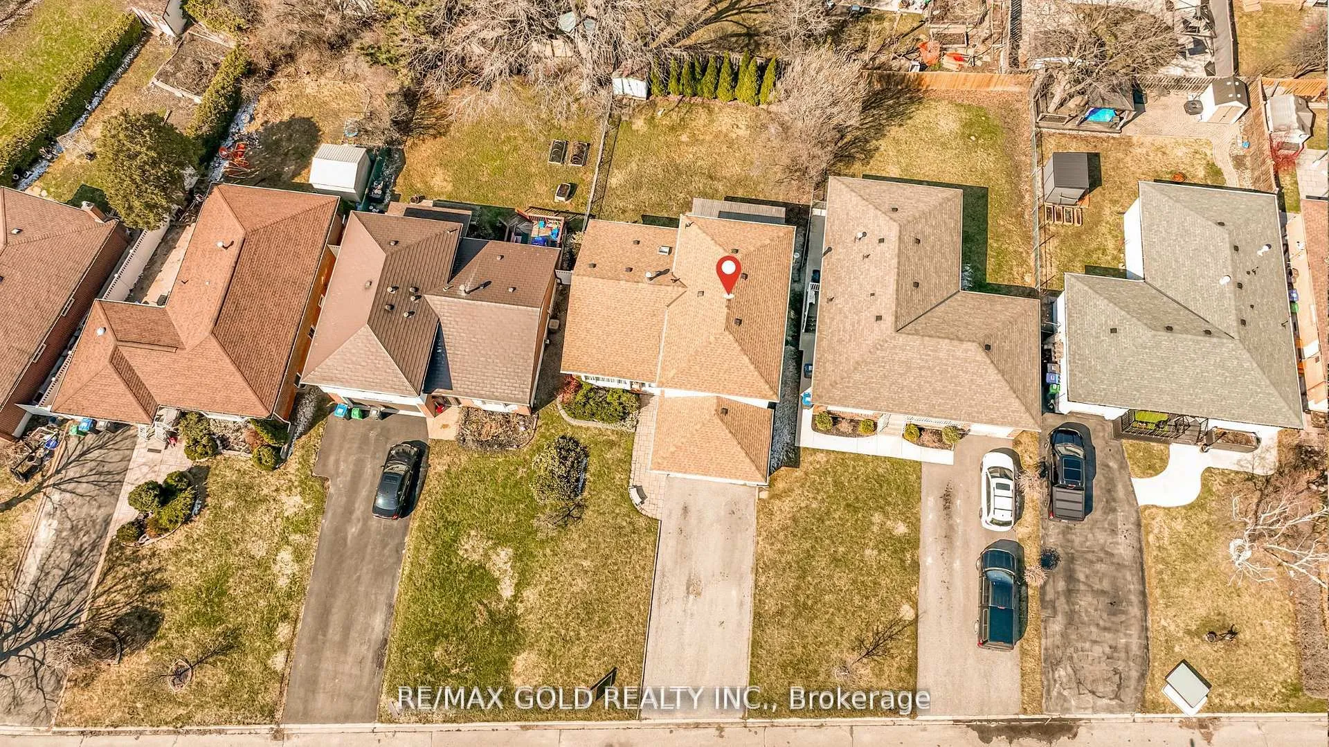 Photo 2 of 34 Deerfield Crescent, Brampton, Southgate — HOMEH