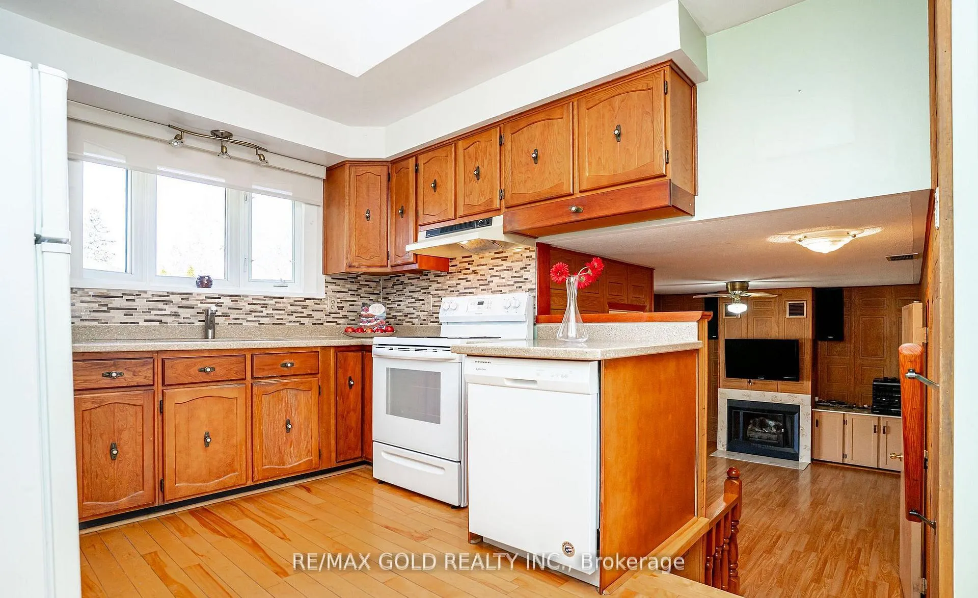 Photo 17 of 34 Deerfield Crescent, Brampton, Southgate — HOMEH