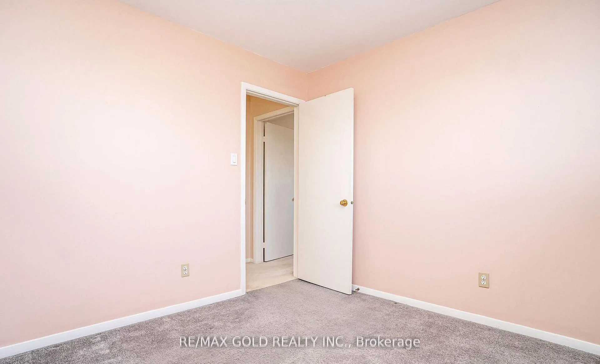 Photo 24 of 34 Deerfield Crescent, Brampton, Southgate — HOMEH