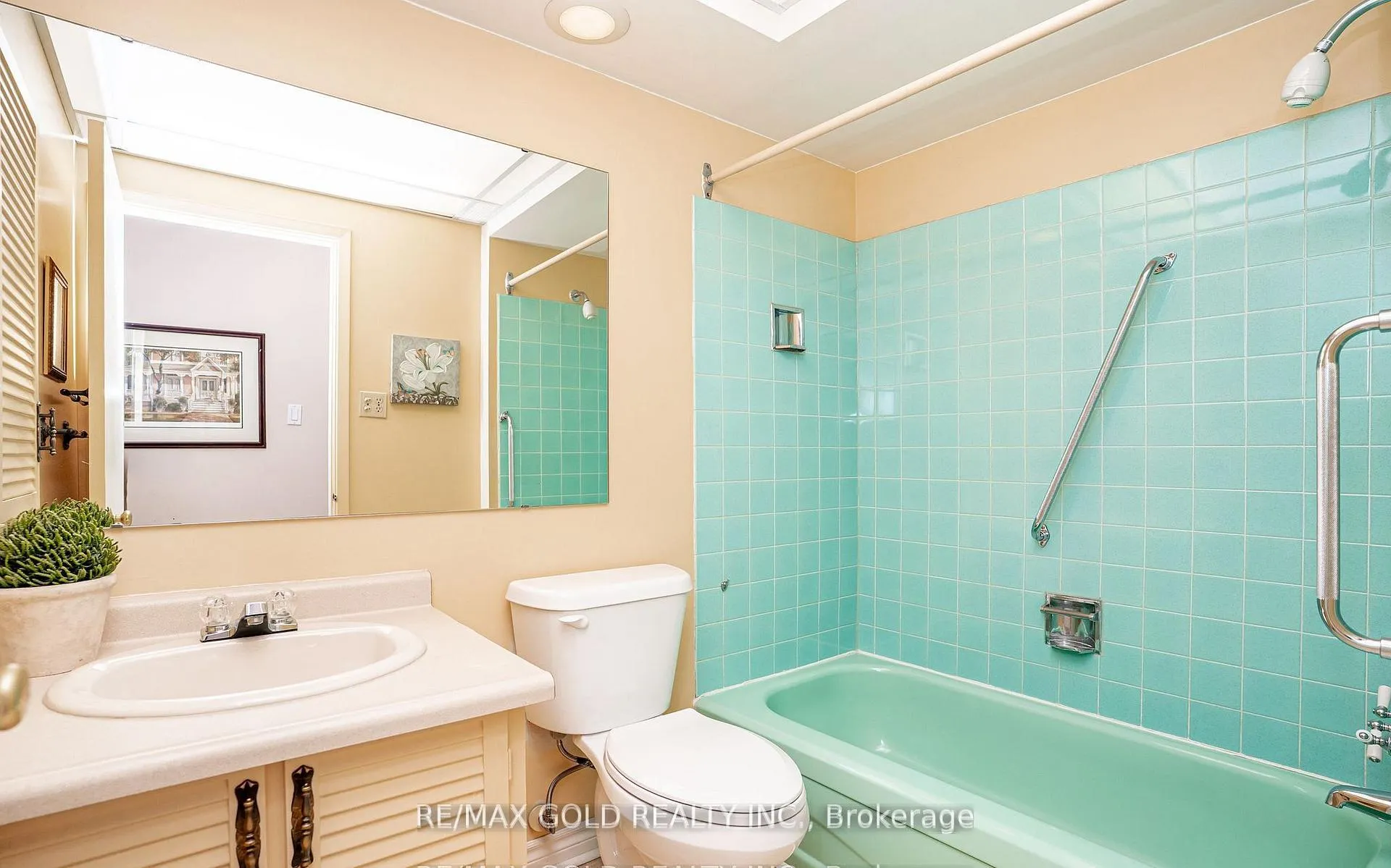 Photo 25 of 34 Deerfield Crescent, Brampton, Southgate — HOMEH