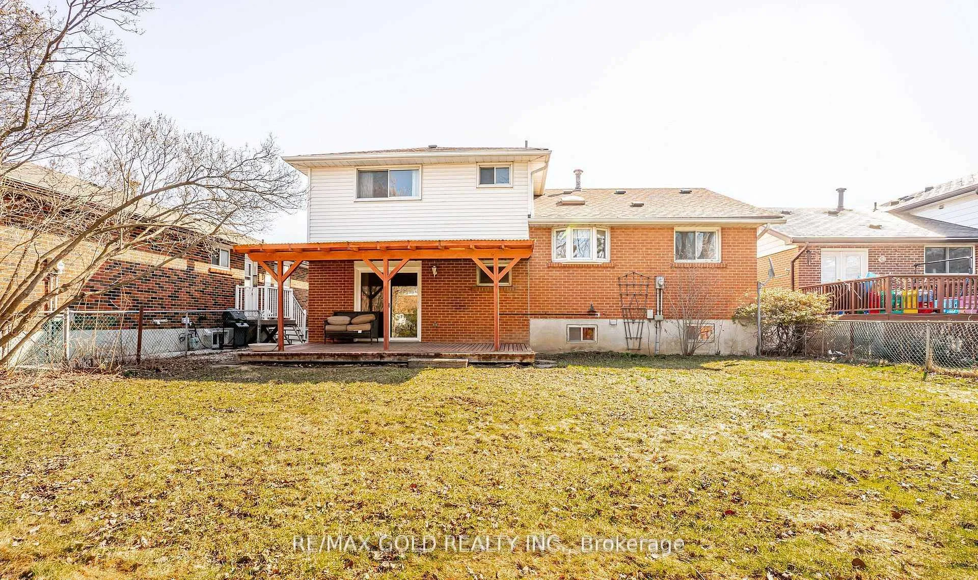 Photo 41 of 34 Deerfield Crescent, Brampton, Southgate — HOMEH