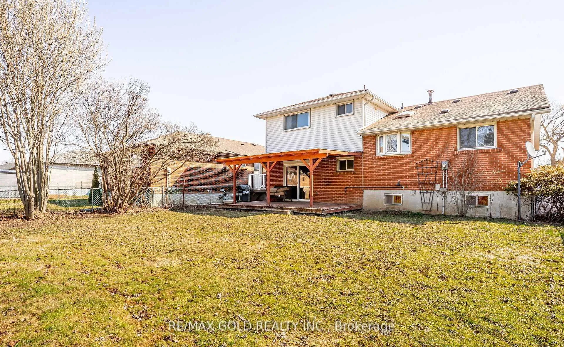 Photo 42 of 34 Deerfield Crescent, Brampton, Southgate — HOMEH