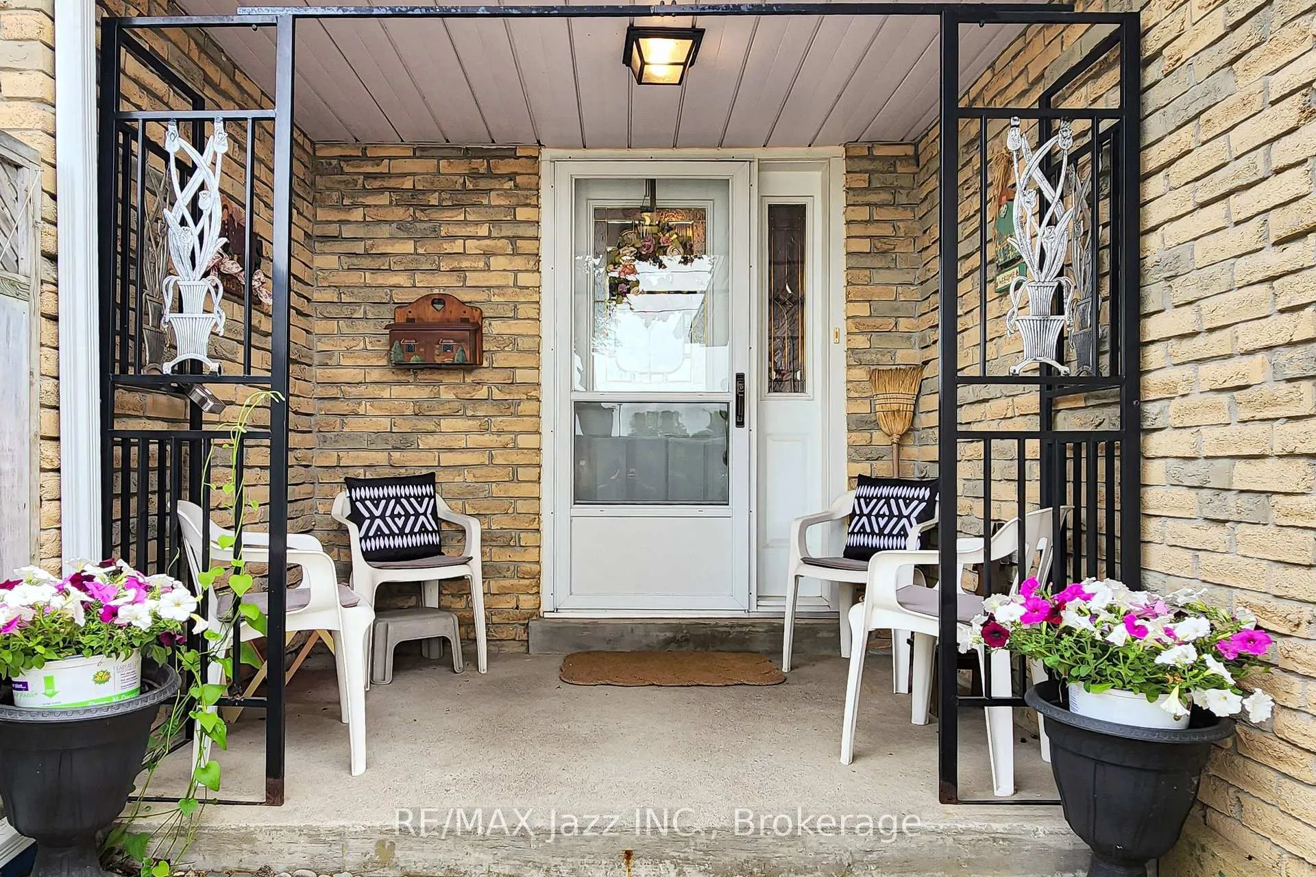 Photo 1 of 115 Glovers Road, Oshawa, Samac — HOMEH
