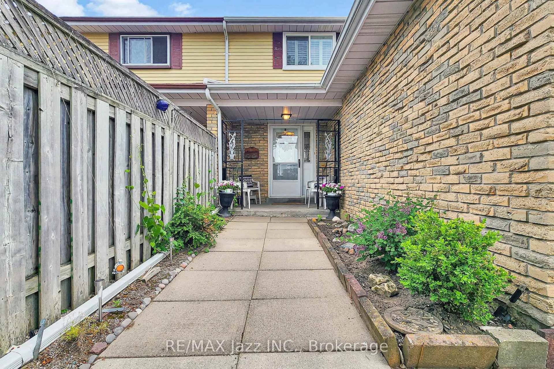 Photo 4 of 115 Glovers Road, Oshawa, Samac — HOMEH