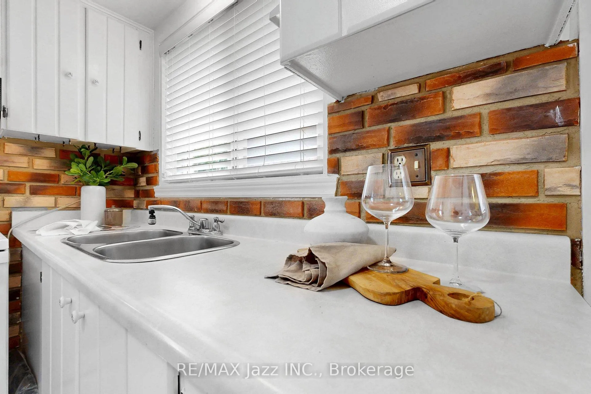 Photo 24 of 115 Glovers Road, Oshawa, Samac — HOMEH
