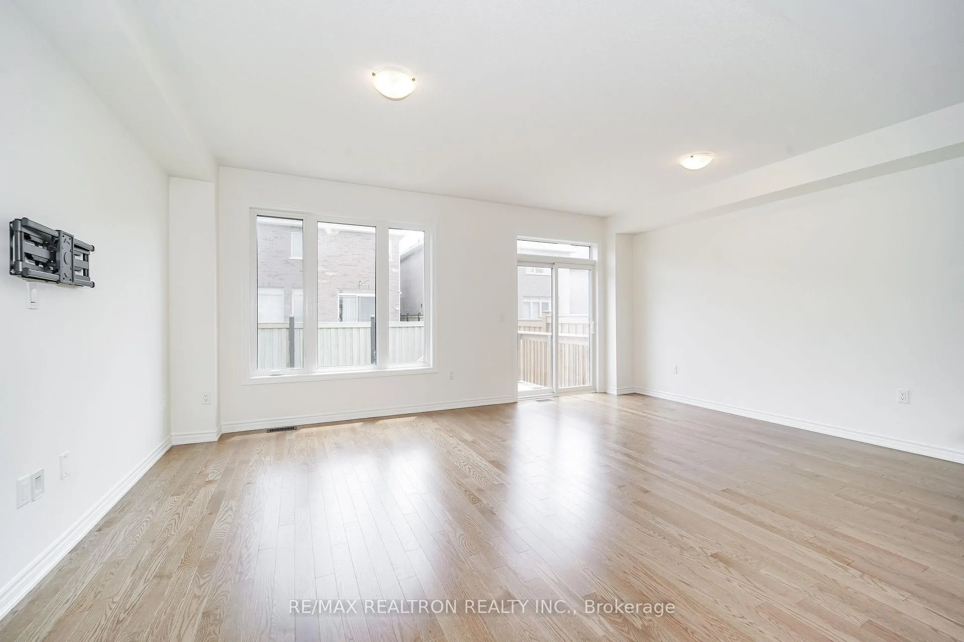 Photo 12 of 64 Velvet Drive, Whitby, Rural Whitby — HOMEH