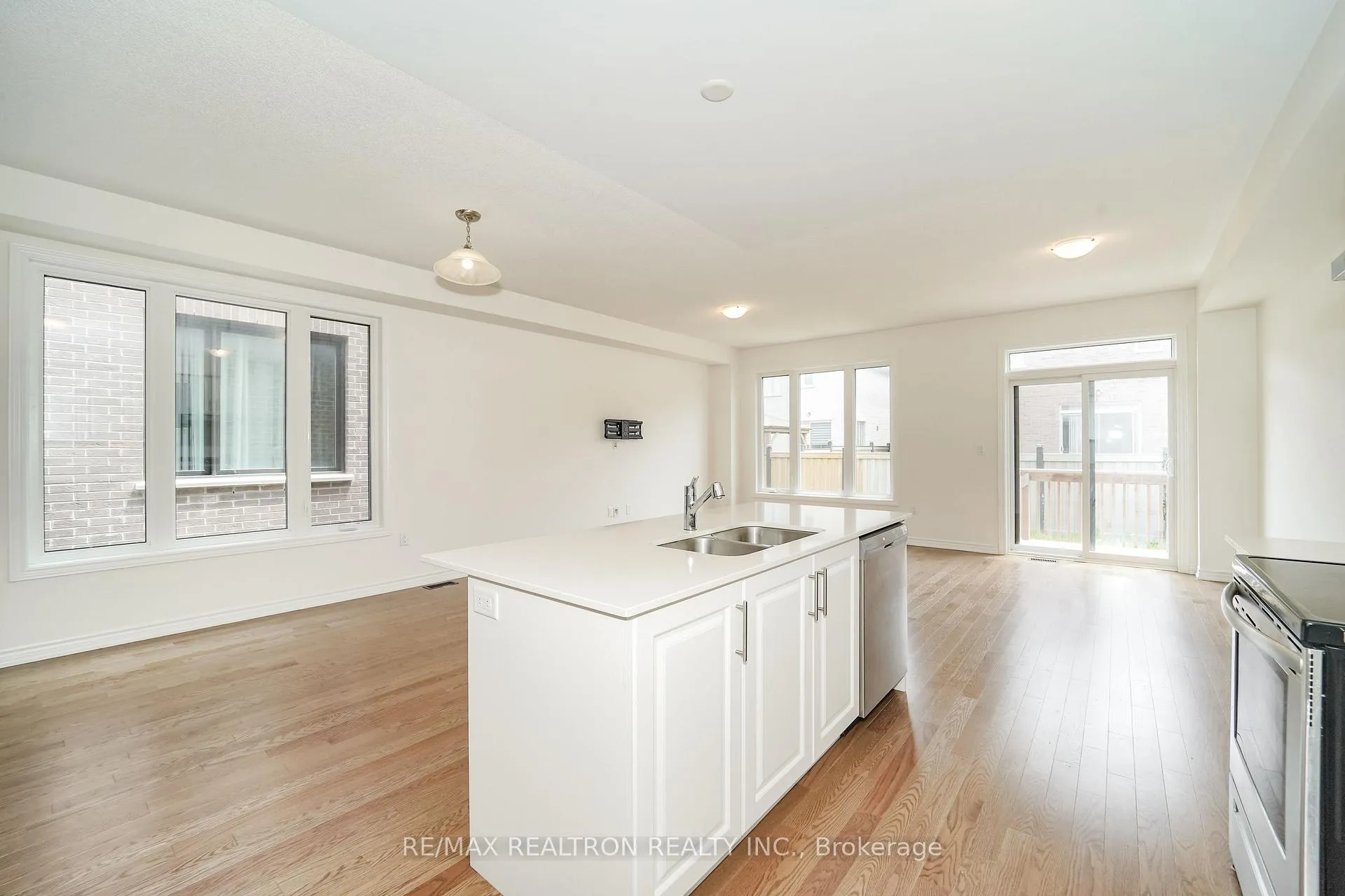 Photo 13 of 64 Velvet Drive, Whitby, Rural Whitby — HOMEH
