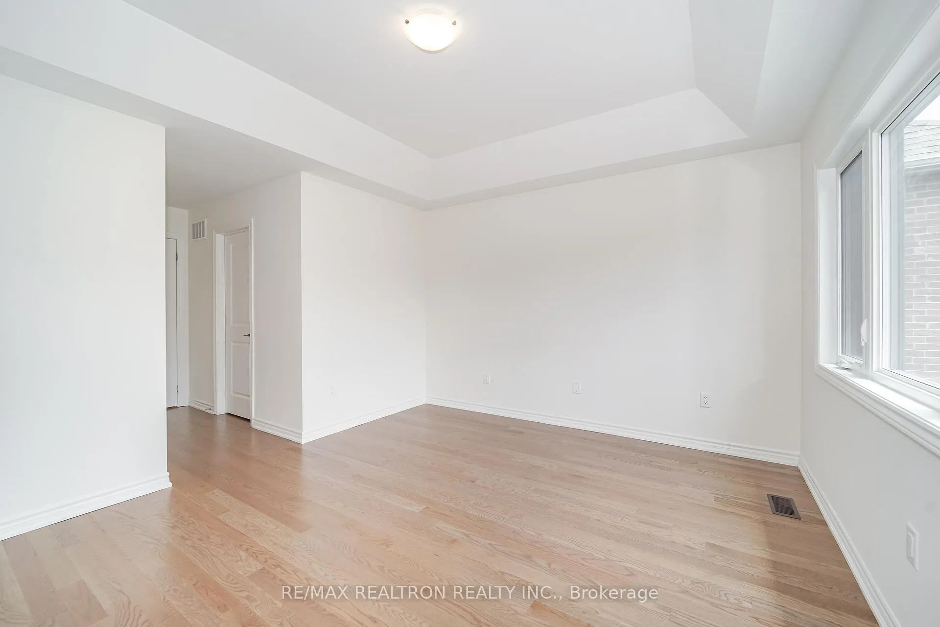 Photo 17 of 64 Velvet Drive, Whitby, Rural Whitby — HOMEH