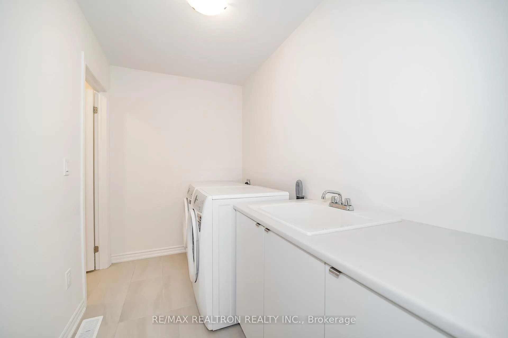 Photo 25 of 64 Velvet Drive, Whitby, Rural Whitby — HOMEH