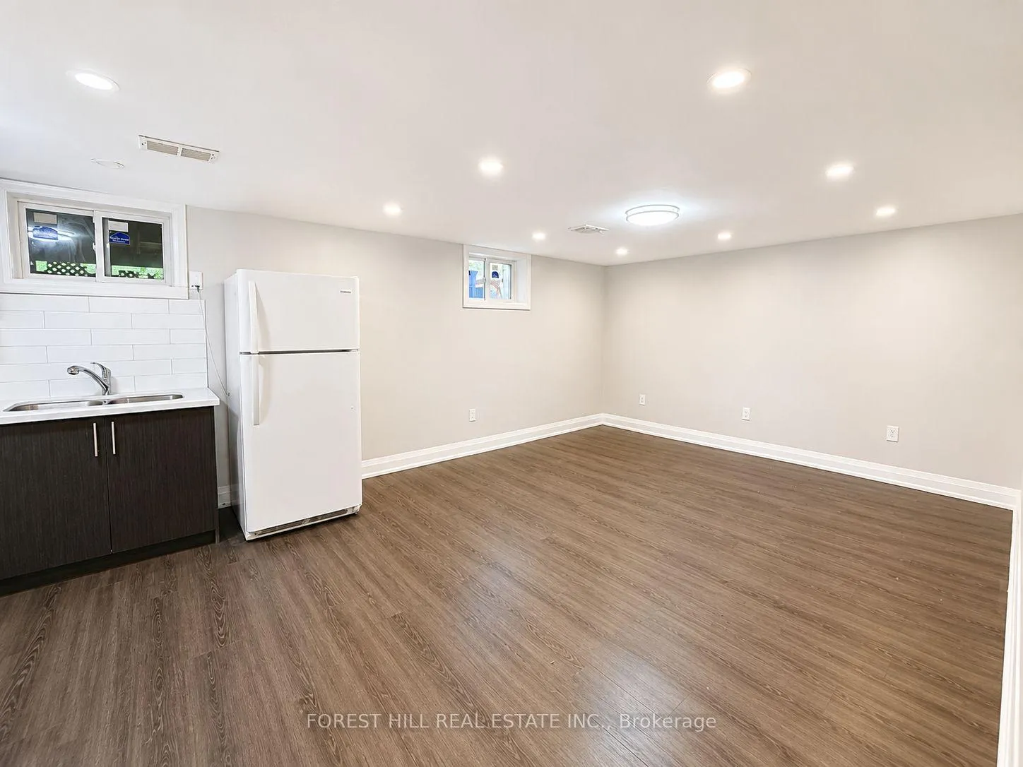 Photo 4 of Unit Bsmt, 81 Farmbrook Road, Scarborough, Woburn — HOMEH