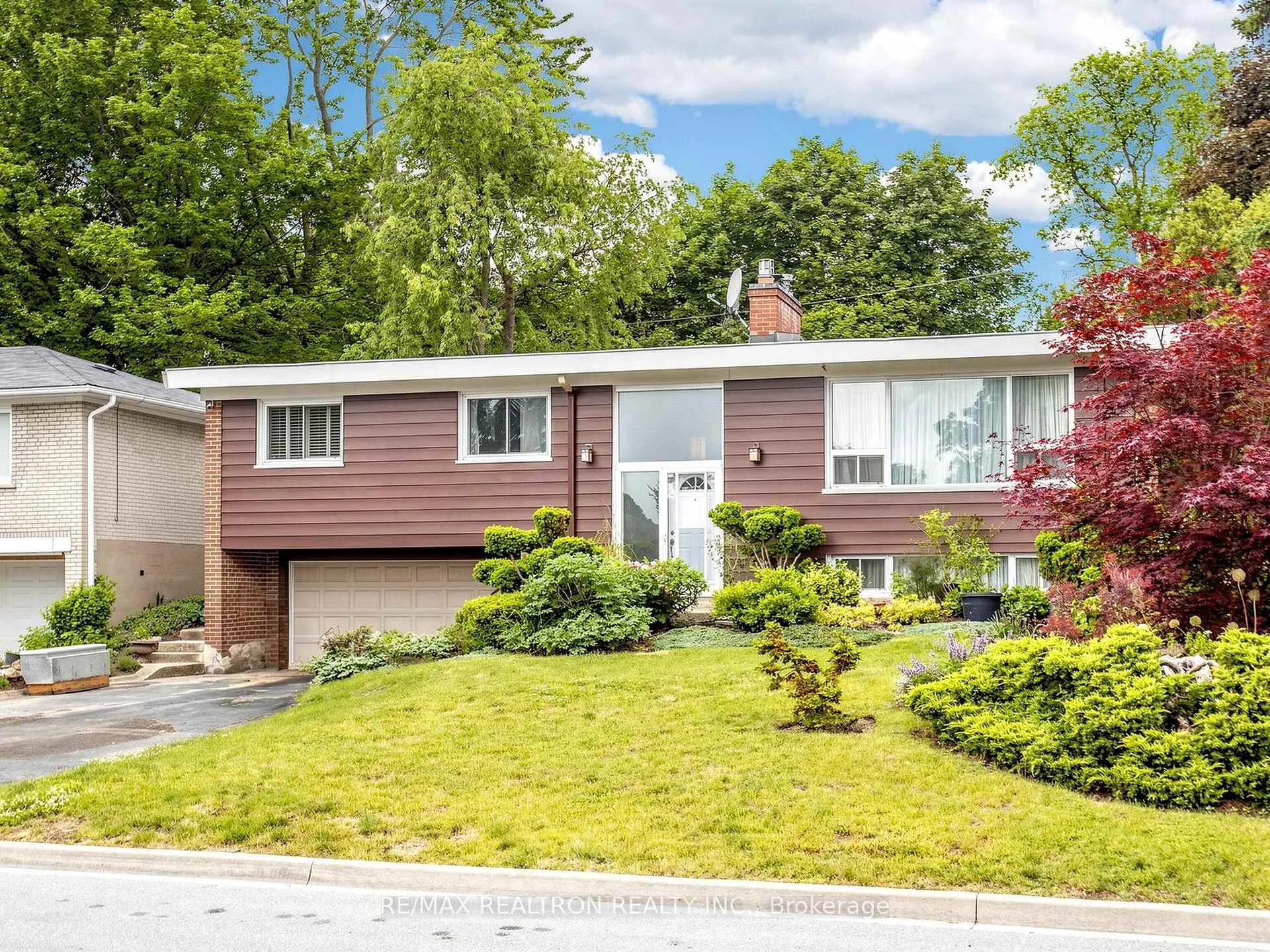 Photo 2 of 24 Dalmeny Road, Markham, Grandview — HOMEH