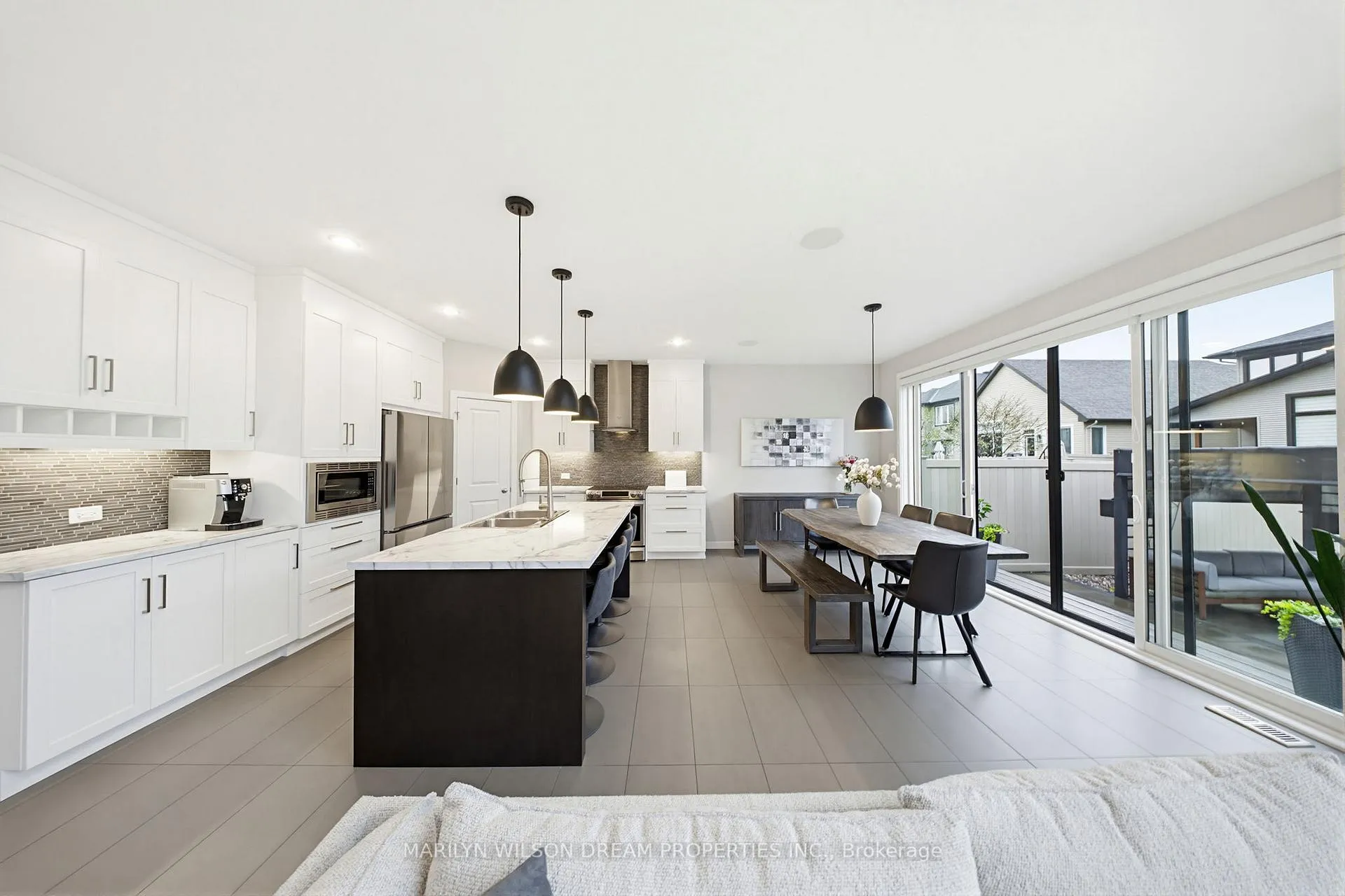 Photo 10 of 304 Andalusian Crescent, Ottawa, Kanata - Emerald Meadows/Trailwest — HOMEH