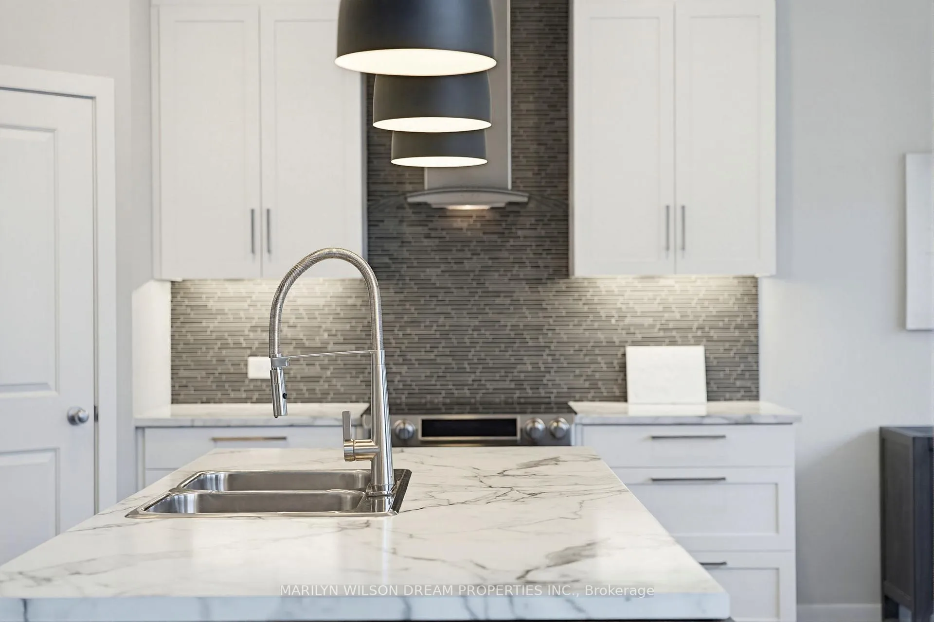 Photo 15 of 304 Andalusian Crescent, Ottawa, Kanata - Emerald Meadows/Trailwest — HOMEH
