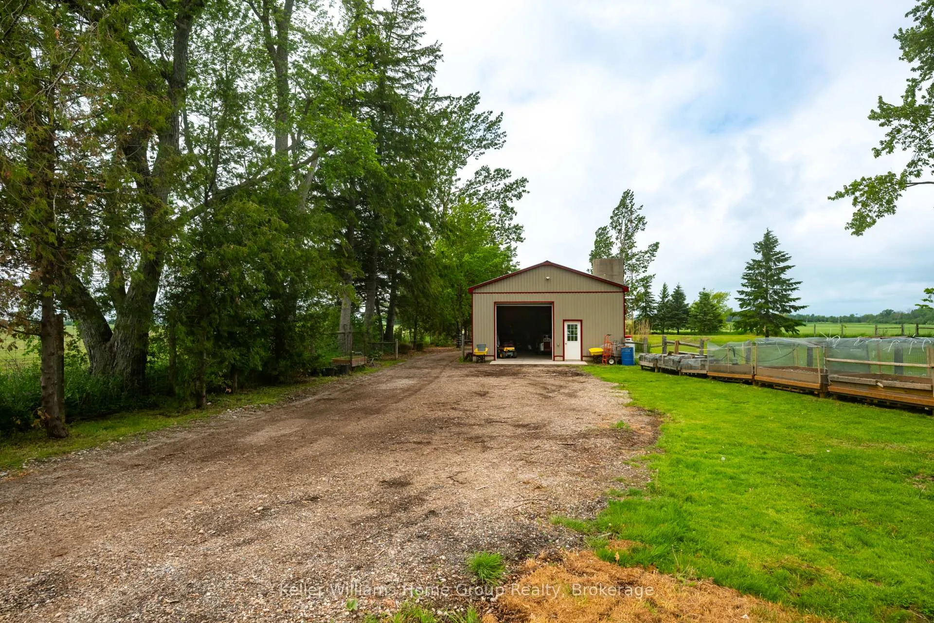 Photo 2 of 7866 Sideroad 18 Road, Mapleton, Rural Mapleton — HOMEH