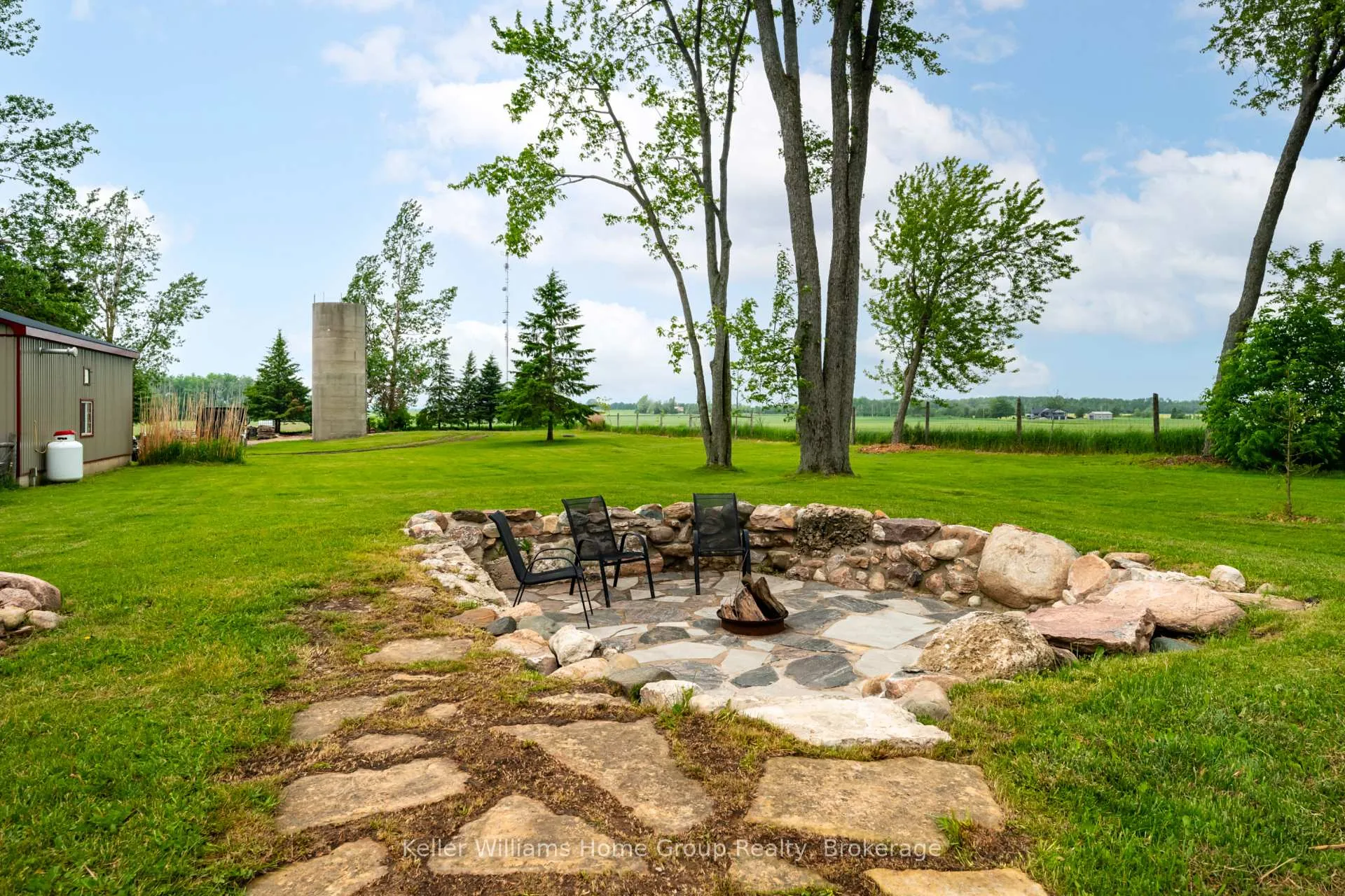 Photo 3 of 7866 Sideroad 18 Road, Mapleton, Rural Mapleton — HOMEH