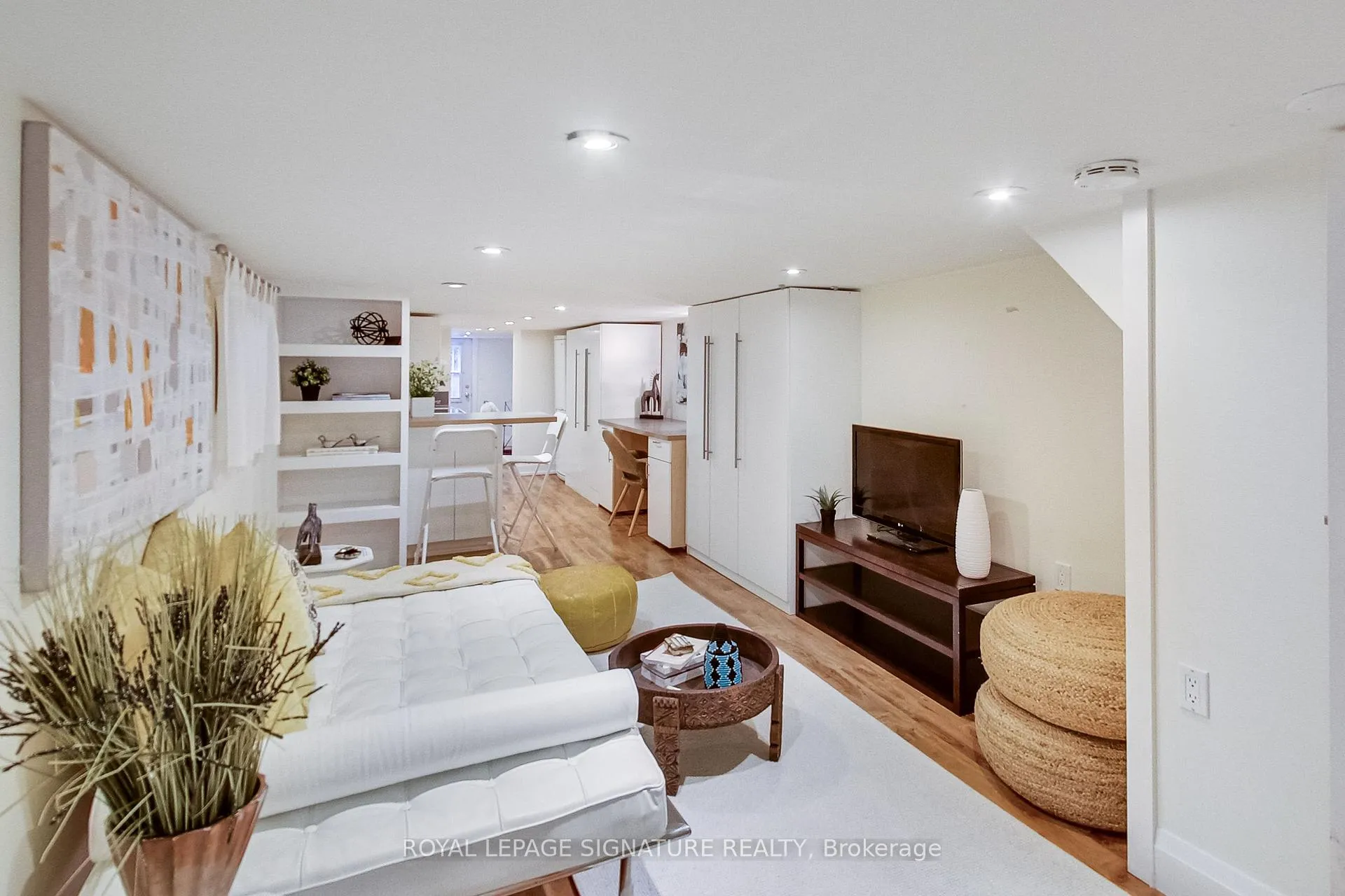 Photo 2 of Unit Lower, 6 King Edward Avenue, Toronto, Woodbine-Lumsden — HOMEH