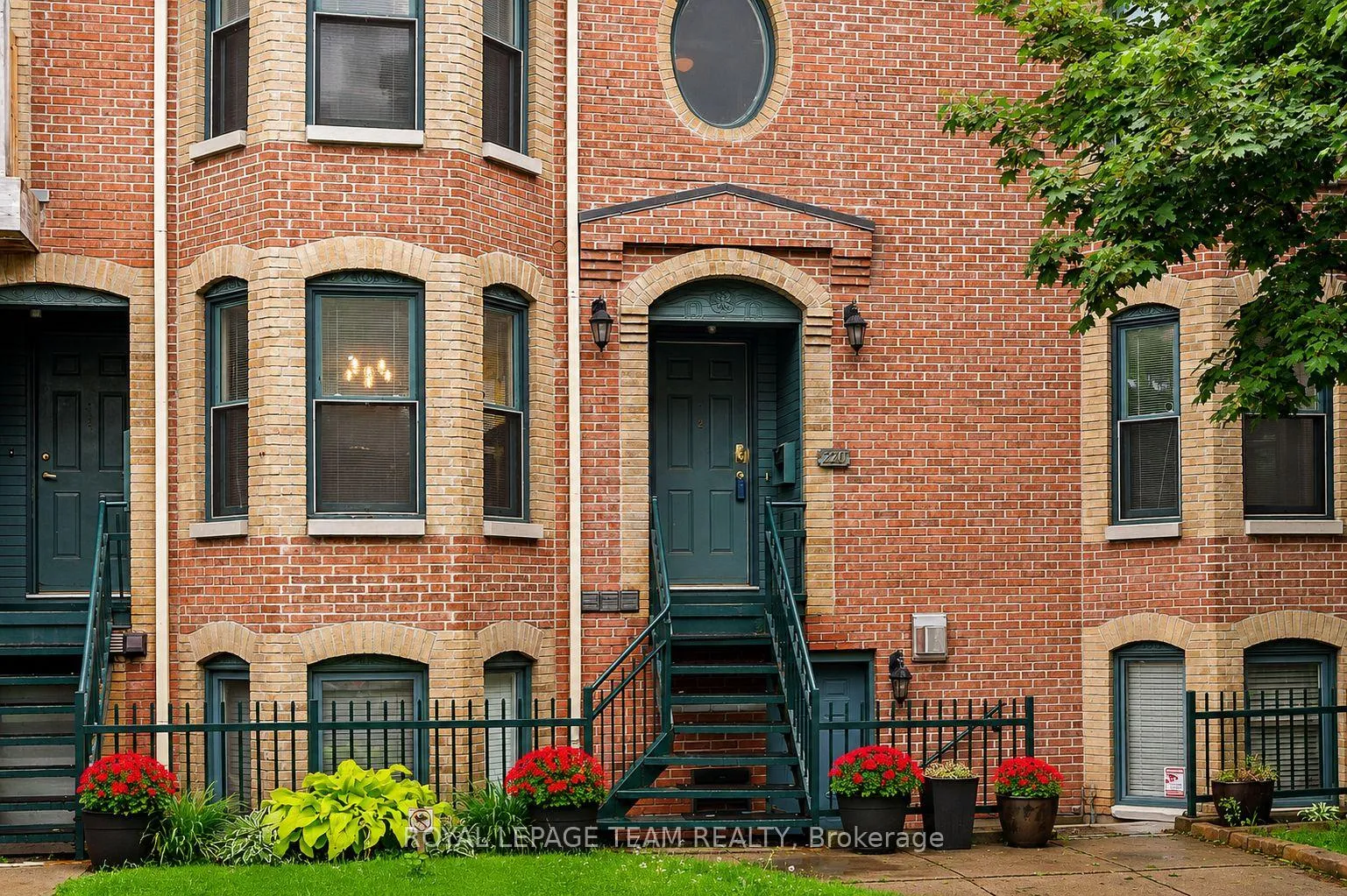 Photo 2 of Unit 2, 220 Wilbrod Avenue, Ottawa, Sandy Hill — HOMEH