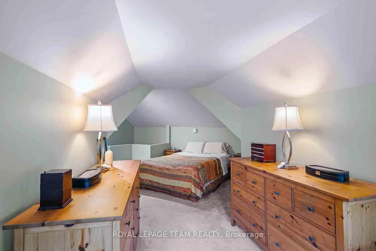 Photo 11 of Unit 2, 220 Wilbrod Avenue, Ottawa, Sandy Hill — HOMEH