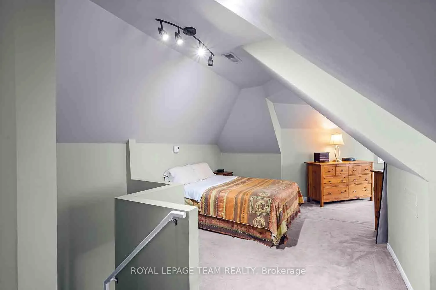 Photo 12 of Unit 2, 220 Wilbrod Avenue, Ottawa, Sandy Hill — HOMEH