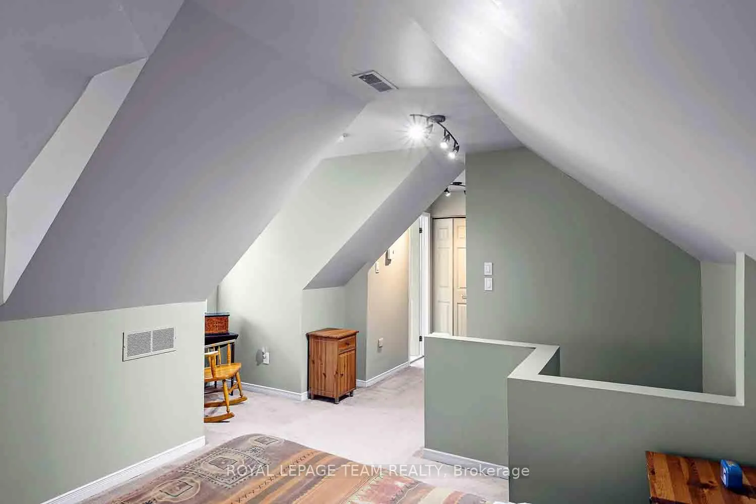 Photo 15 of Unit 2, 220 Wilbrod Avenue, Ottawa, Sandy Hill — HOMEH