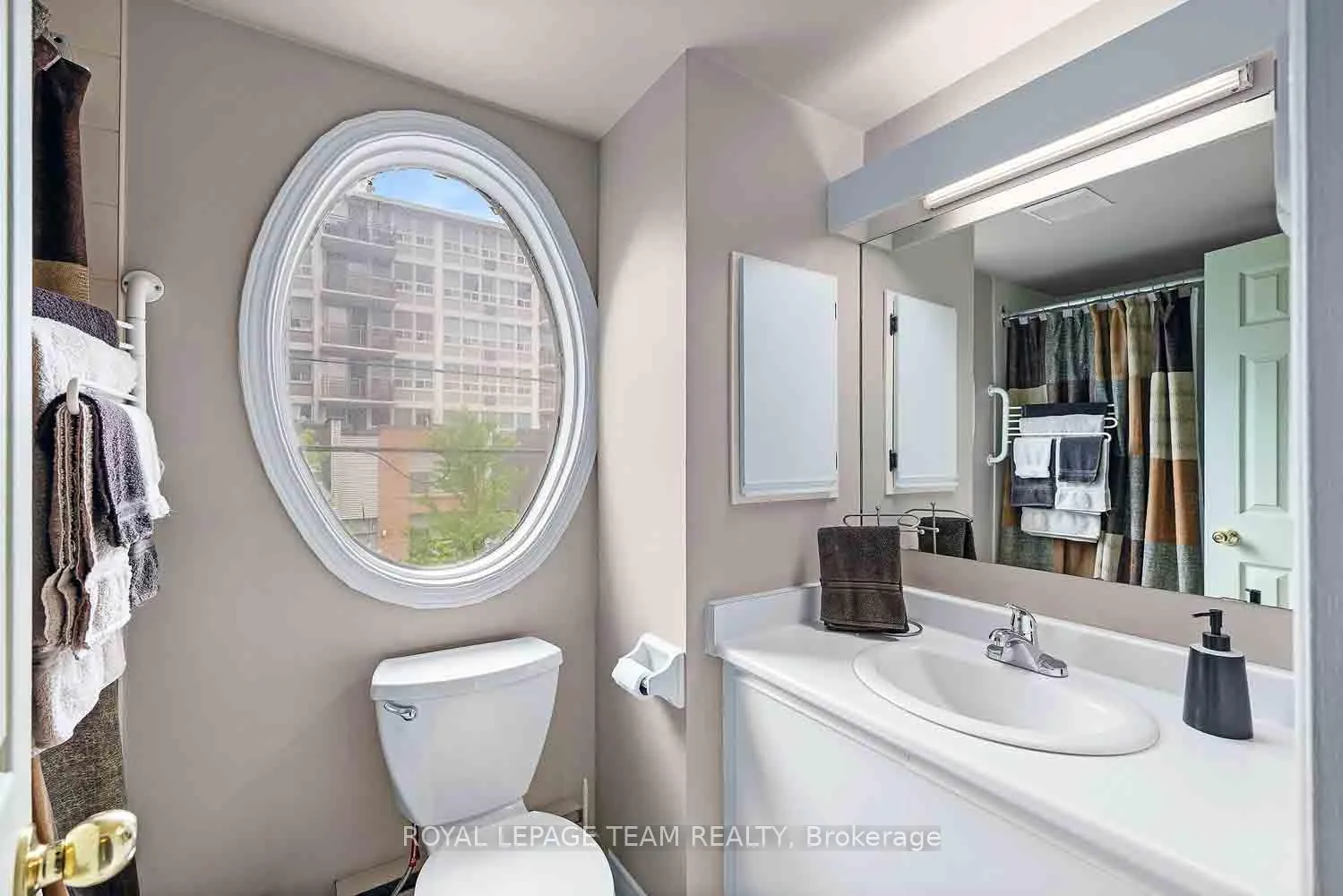 Photo 28 of Unit 2, 220 Wilbrod Avenue, Ottawa, Sandy Hill — HOMEH