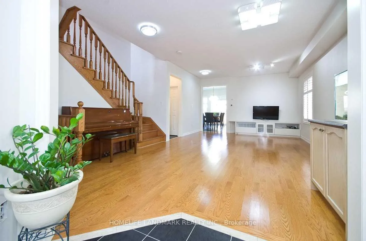 Photo 4 of 386 Wilfred Murison Avenue, Markham, Berczy — HOMEH